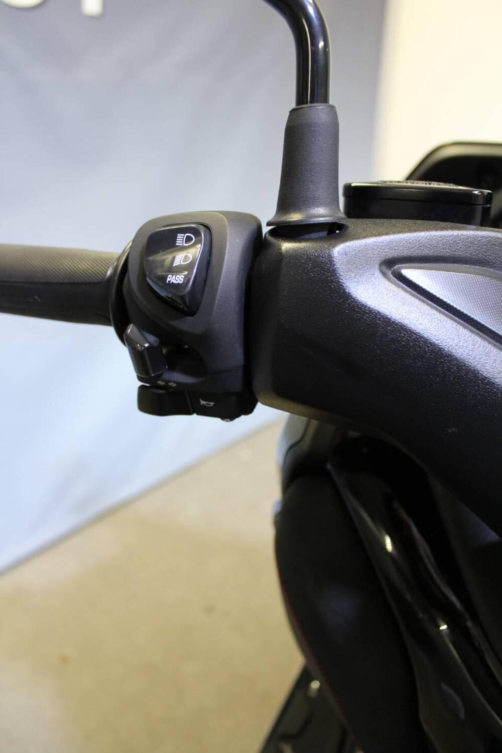 Yamaha X-Max 300 Tech Max (2021 - 24) (10)