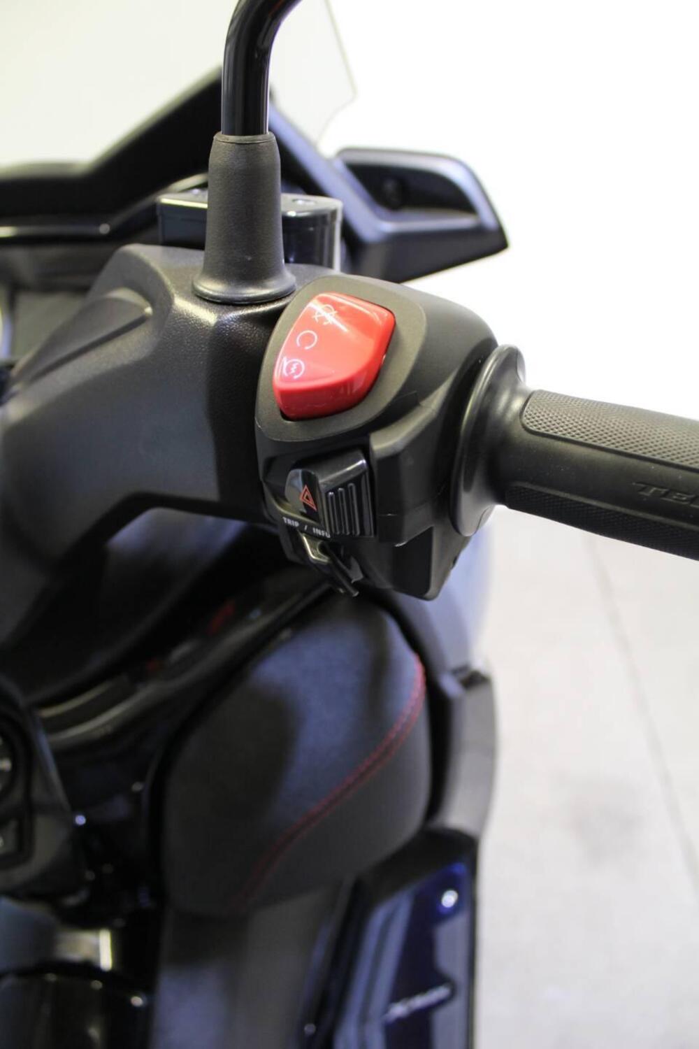 Yamaha X-Max 300 Tech Max (2021 - 24) (11)