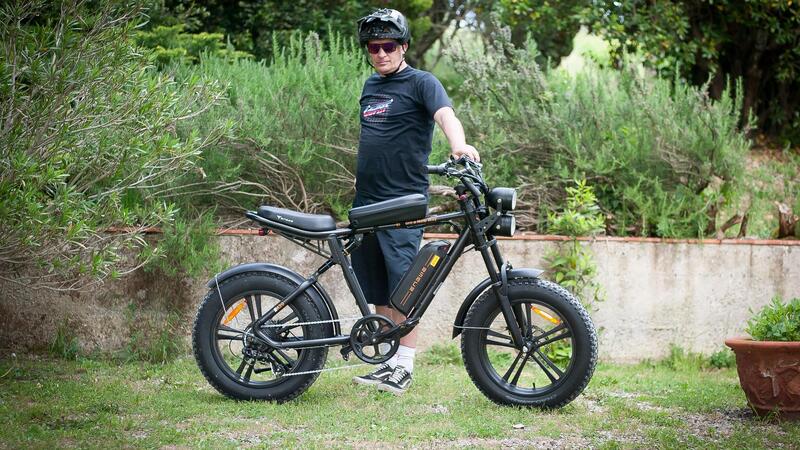 Costa meno di un cellulare, ma sfida la legge! Il TEST della e-bike economica che piace ai riders