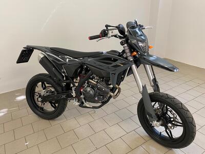 Betamotor RR 125 4T Motard T - X Special Edition (2025) nuova