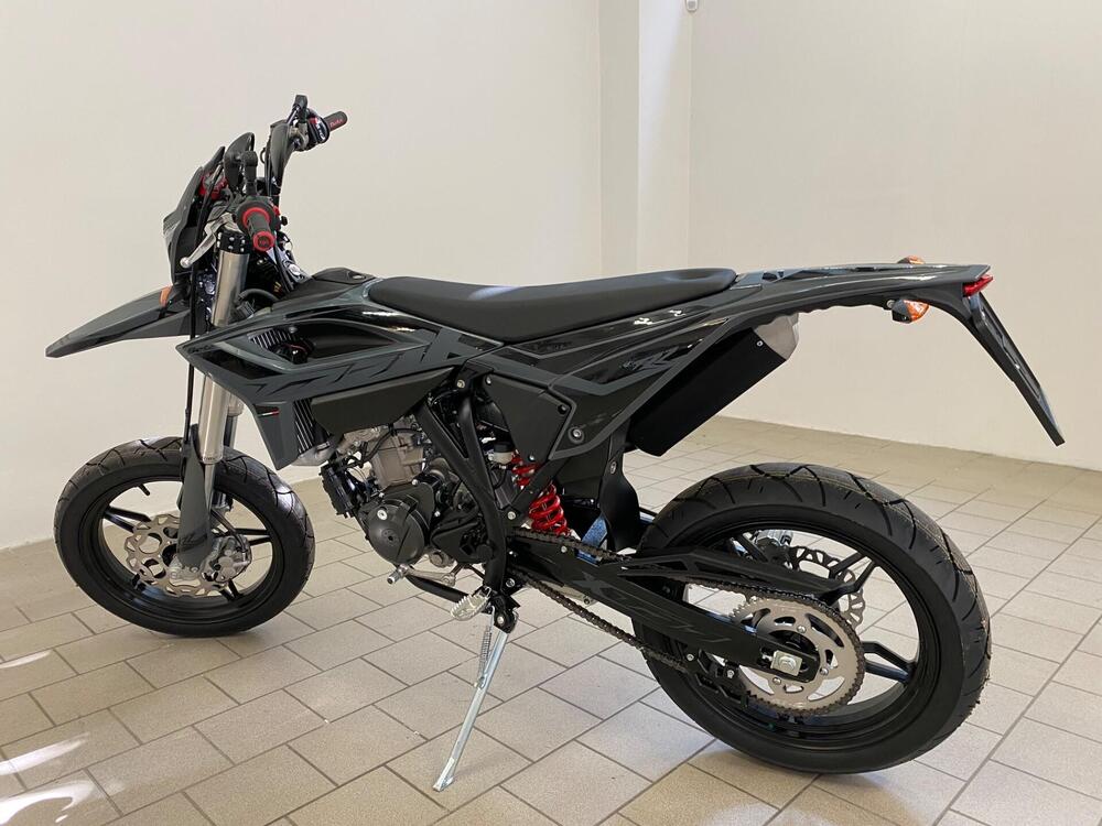 Betamotor RR 125 4T Motard T - X Special Edition (2025) (4)