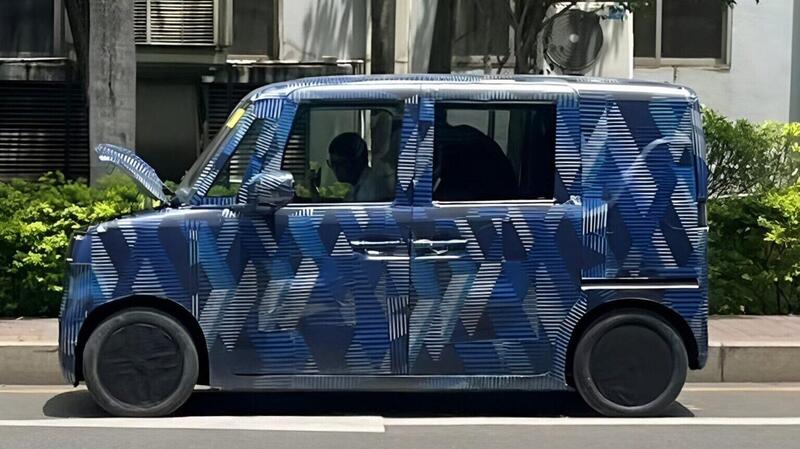 BYD si lancia nelle key car: ecco il primo prototipo con le porte scorrevoli