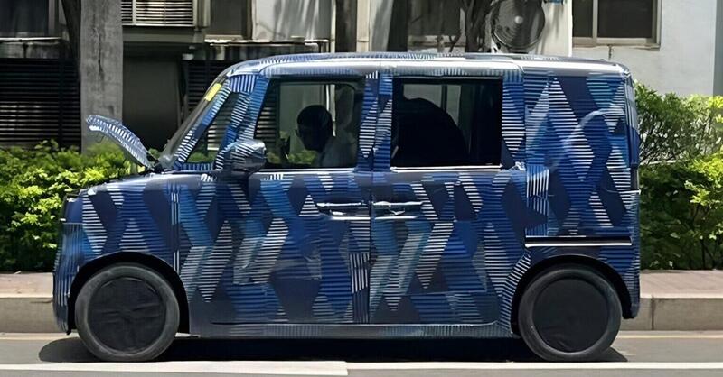 BYD si lancia nelle key car: ecco il primo prototipo con le porte scorrevoli