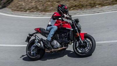 Ducati Monster V2: le prime foto "rubate" del collaudo su strada