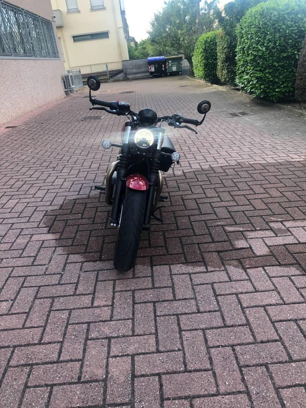 Triumph Bonneville Bobber 1200 Gold Line Edition (2022) (2)