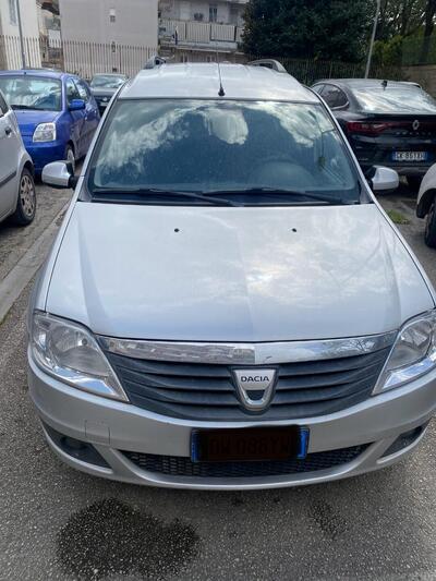 Dacia Logan 1.6 Laur&eacute;ate del 2009 usata a Napoli