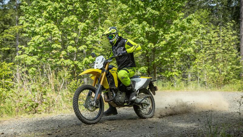 Suzuki DR-Z 4S: La Leggenda Rinasce, Pronta a Conquistare Ogni Terreno! [VIDEO &amp; GALLERY]