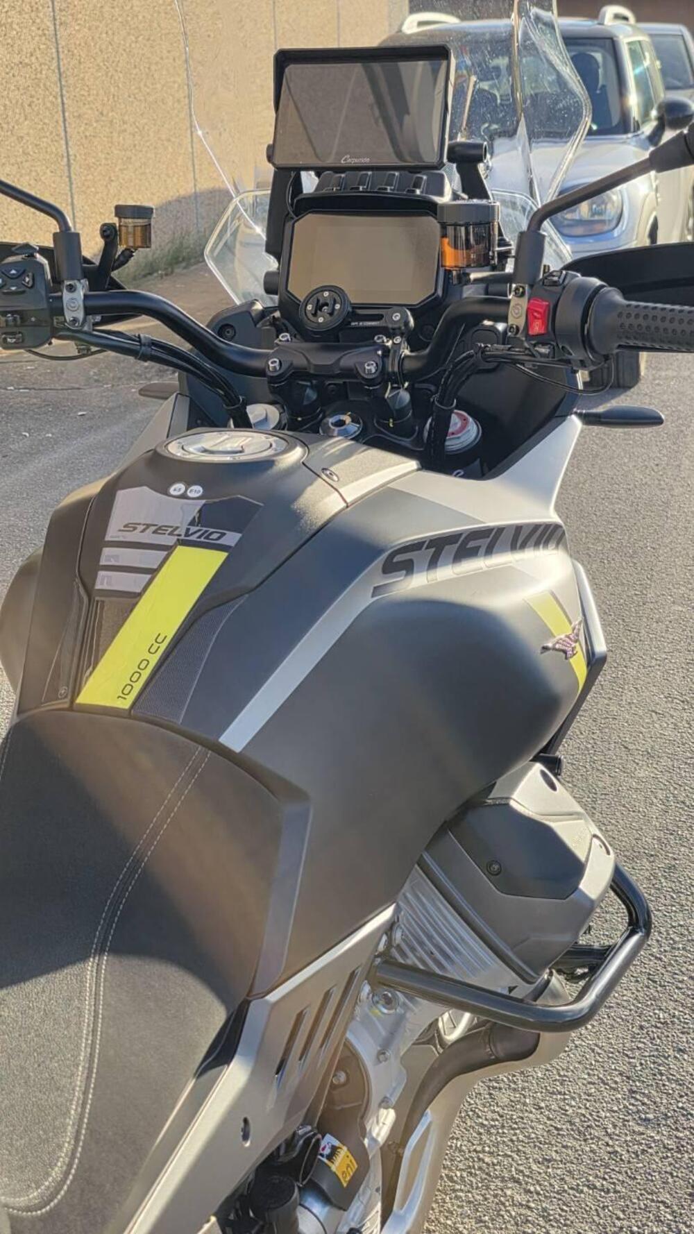 Moto Guzzi Stelvio (2024 - 25) (6)