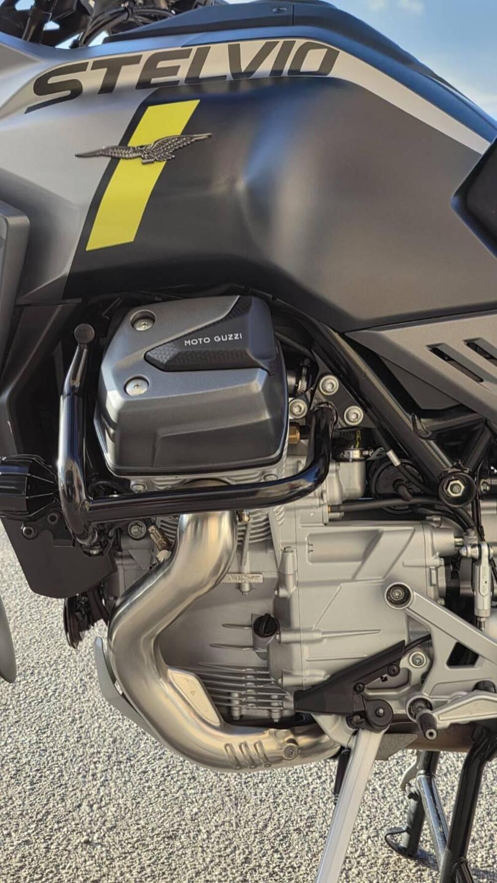 Moto Guzzi Stelvio (2024 - 25) (7)
