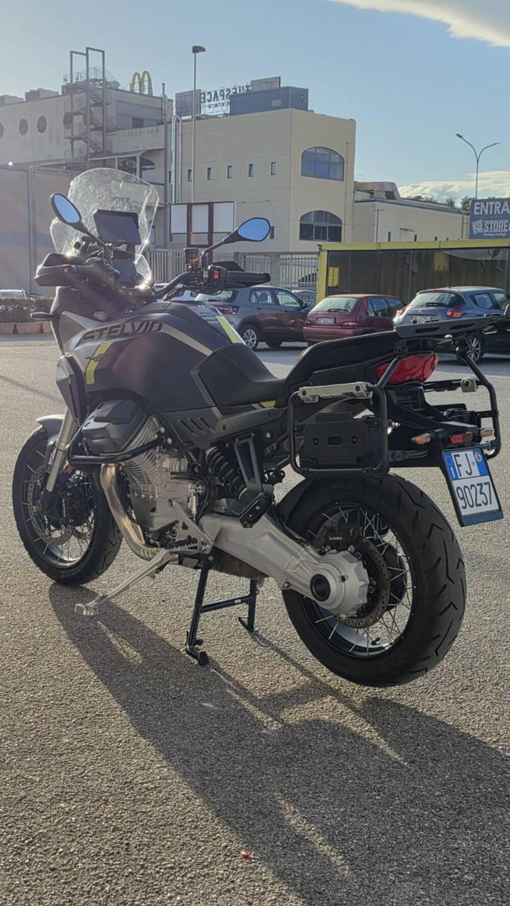 Moto Guzzi Stelvio (2024 - 25) (8)