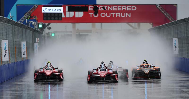 Formula E. Stoffel Vandoorne vince con Maserati l&#039;E-Prix di Tokyo 2025: pioggia regina in Gara 1 