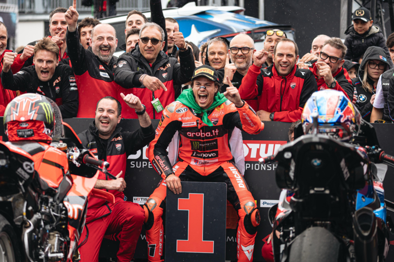 SBK 2025. GP della Repubblica Ceca. Bulega vince Gara2 in volata su Toprak! 
