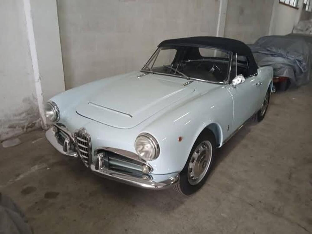 Alfa Romeo Giulia spider  d'epoca a Cremona (4)