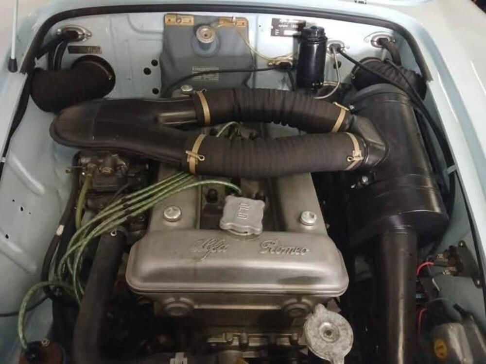 Alfa Romeo Giulia spider  d'epoca a Cremona (5)