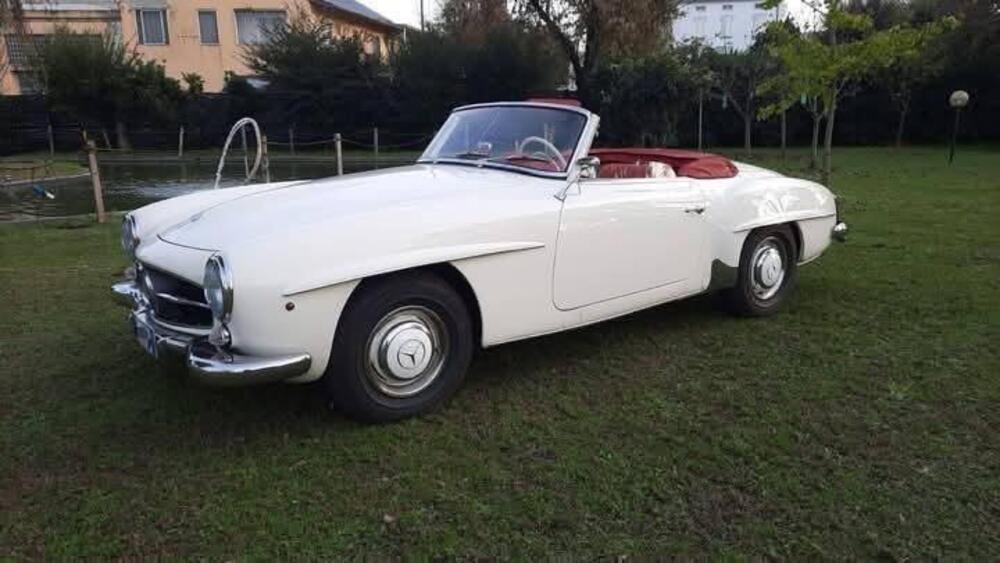 Mercedes-Benz 190 sl d'epoca a Cremona