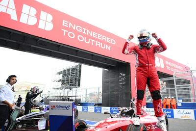 Formula E. Rowland vince Gara 2 dell&#039;E-Prix di Tokyo e allunga in classifica a casa di Nissan