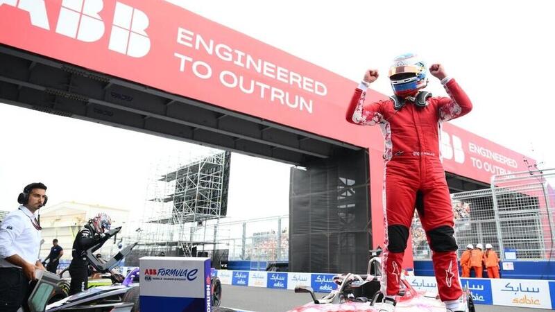Formula E. Rowland vince Gara 2 dell&#039;E-Prix di Tokyo e allunga in classifica a casa di Nissan