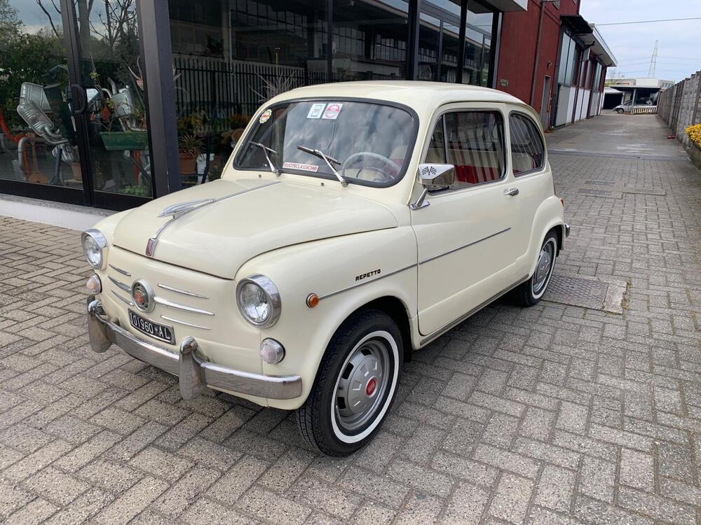 Fiat 600 d'epoca a Milano (2)