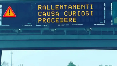 &quot;Rallentamenti causa curiosi&quot;, l&#039;avvertimento della Societ&agrave; Autostrade