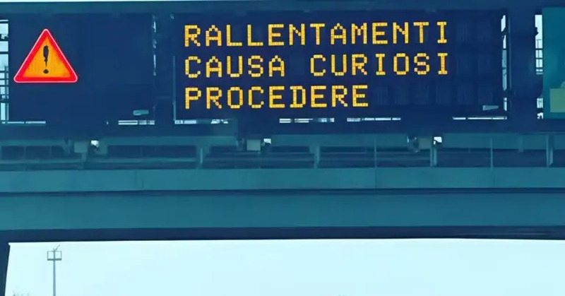 &quot;Rallentamenti causa curiosi&quot;, l&#039;avvertimento della Societ&agrave; Autostrade