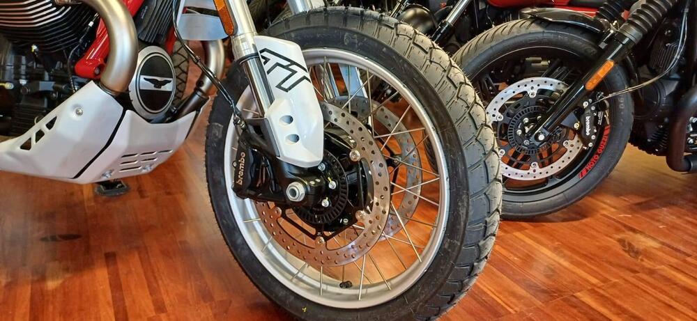 Moto Guzzi V85 TT (2024 - 26) (5)