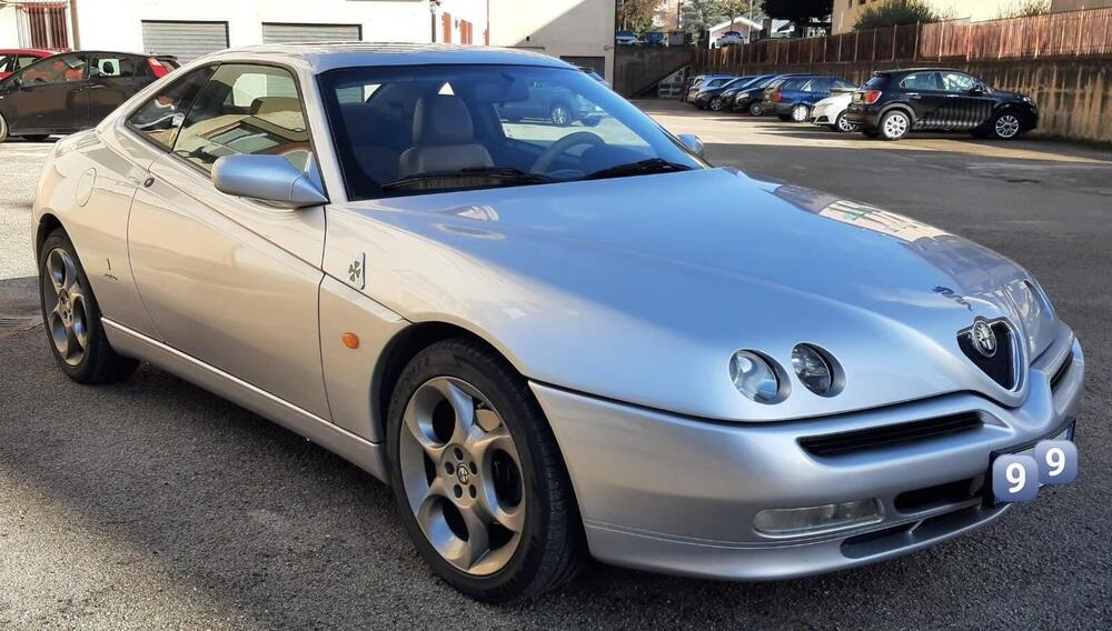 Alfa Romeo GTV d'epoca a Perugia