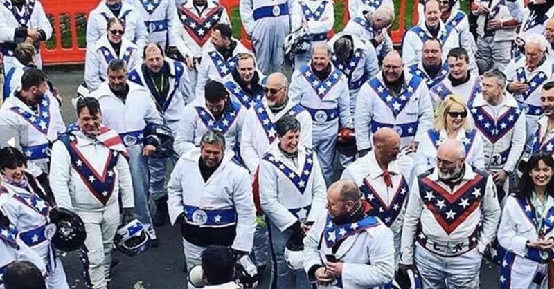 Cinquanta Evel Knievel a Londra per celebrare il grande stuntman