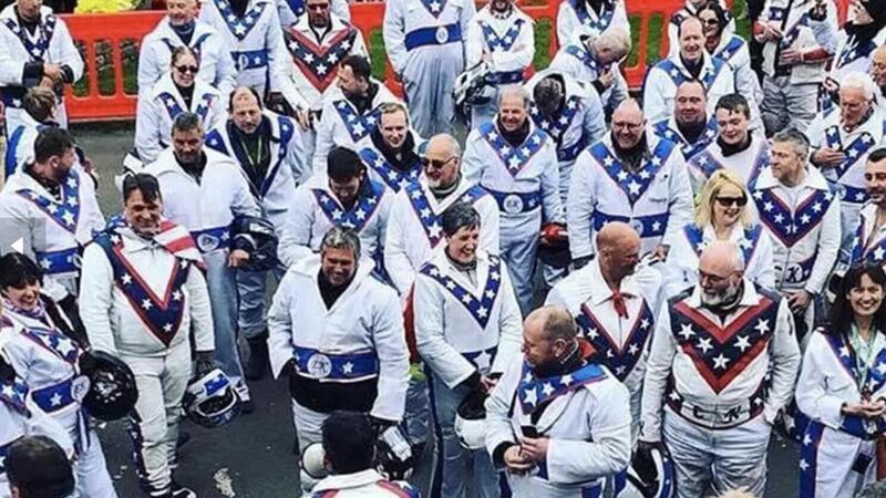 Cinquanta Evel Knievel a Londra per celebrare il grande stuntman