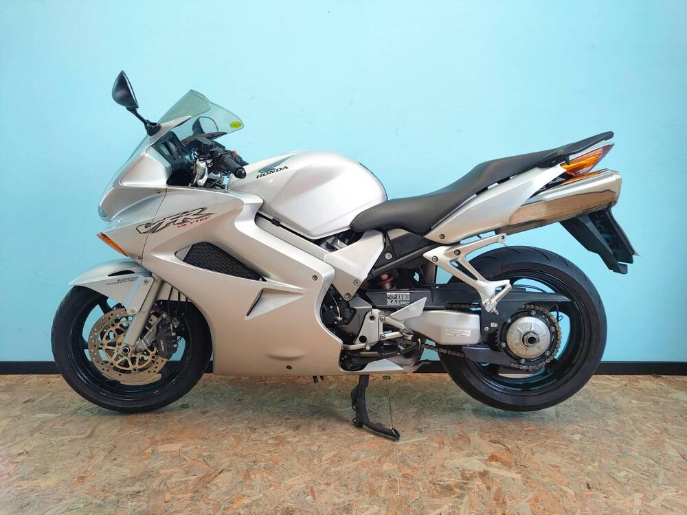 Honda VFR 800 (2002 - 05) (4)