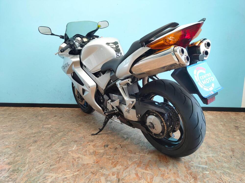 Honda VFR 800 (2002 - 05) (5)