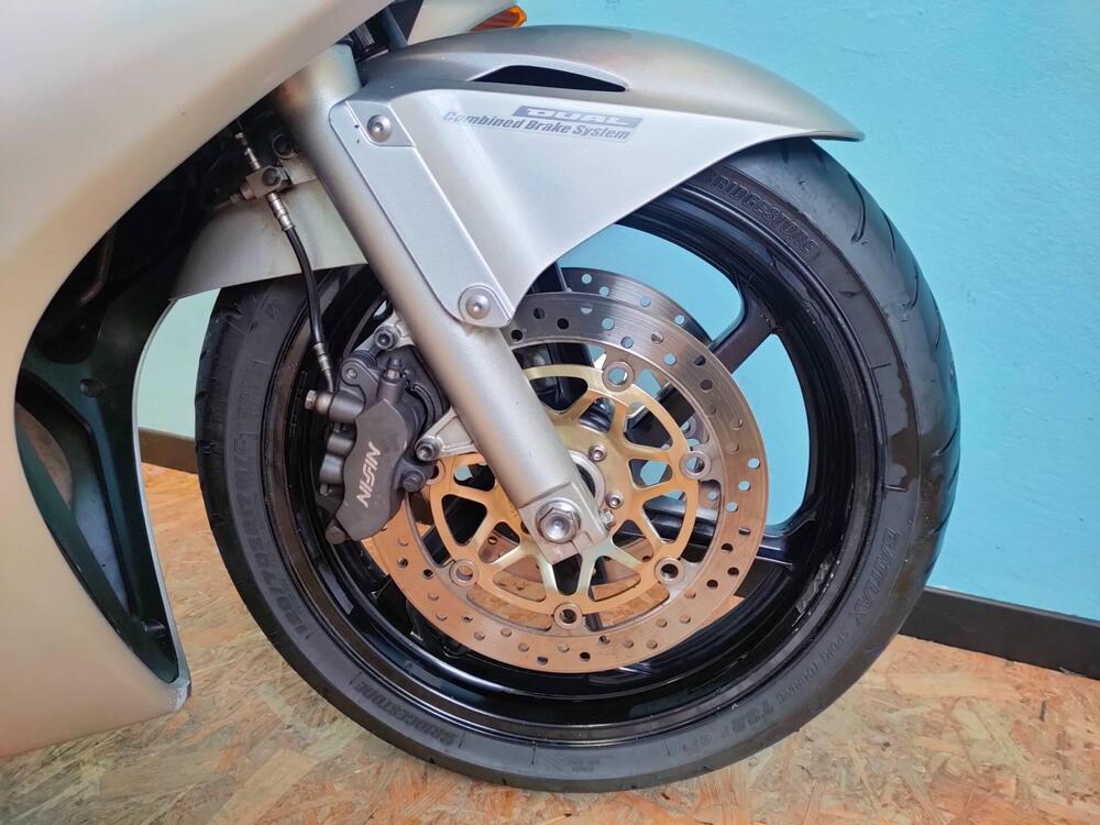 Honda VFR 800 (2002 - 05) (9)