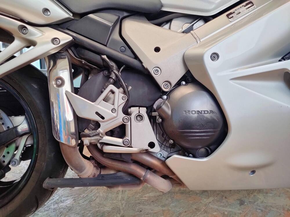 Honda VFR 800 (2002 - 05) (10)