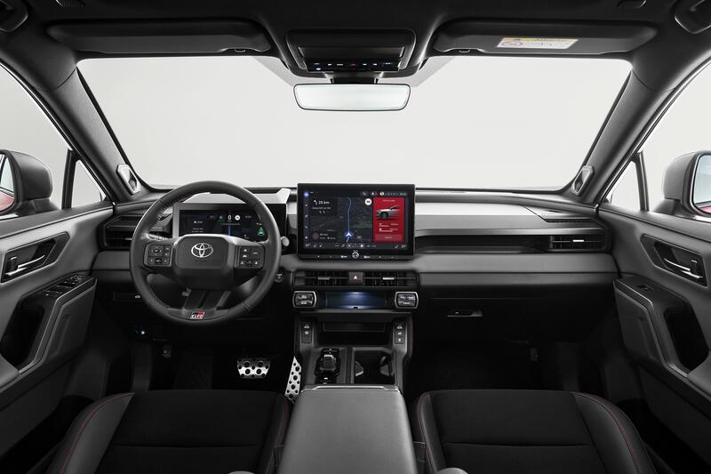 Gli interni della nuova Toyota RAV4 GR SPORT