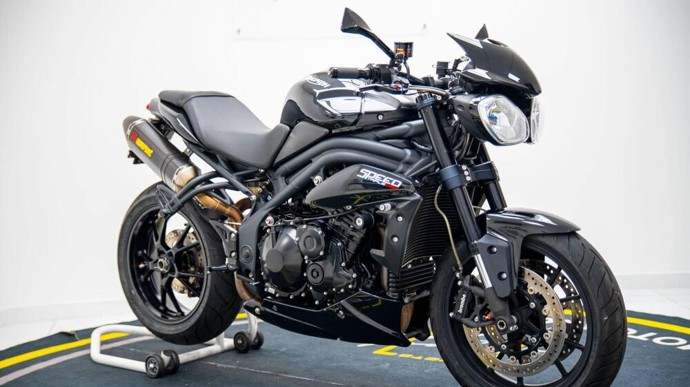 Triumph Speed Triple 1050 (2005 - 11) (2)