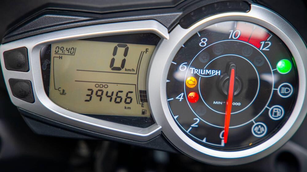 Triumph Speed Triple 1050 (2005 - 11) (18)