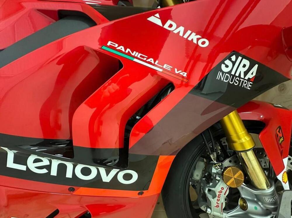 Ducati Panigale V4 Bagnaia 2023 World Champion Replica (2024) (2)