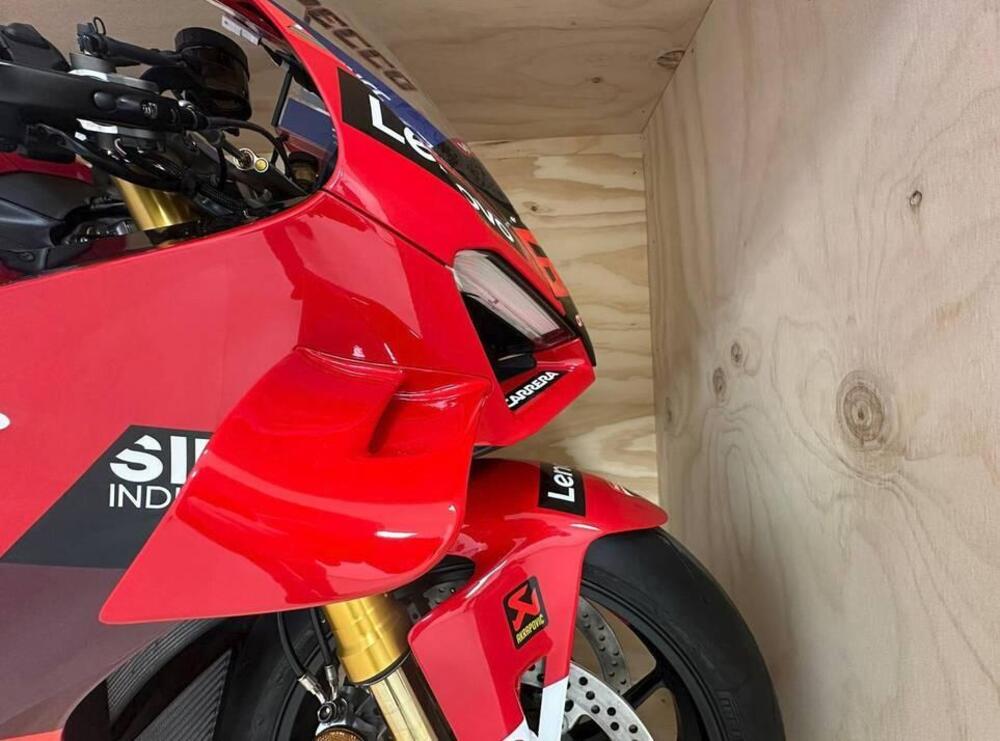 Ducati Panigale V4 Bagnaia 2023 World Champion Replica (2024) (3)