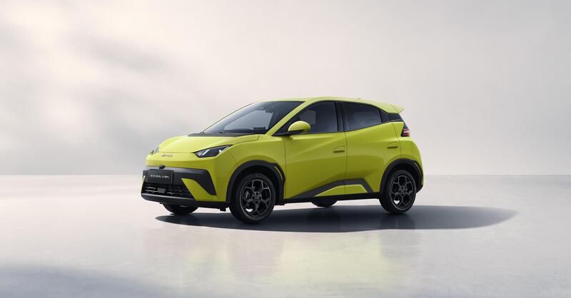 I marchi europei tremano: ecco i prezzi ufficiali della BYD Dolphin Surf, la piccola elettrica cinese