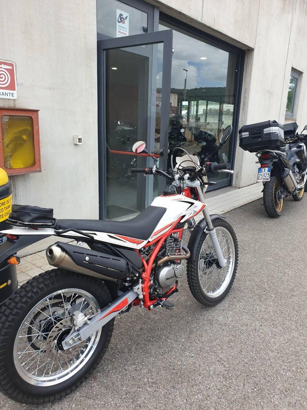 Betamotor Alp 200 (2021 - 25) (2)