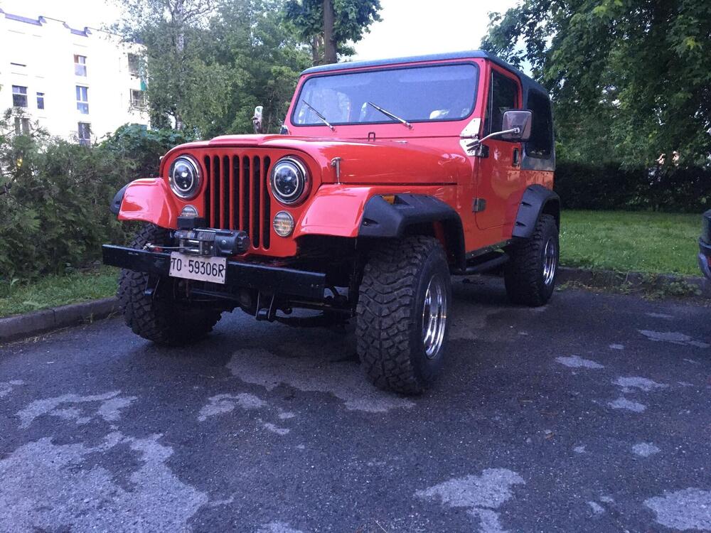 Jeep cj7 d'epoca a Cuneo (2)