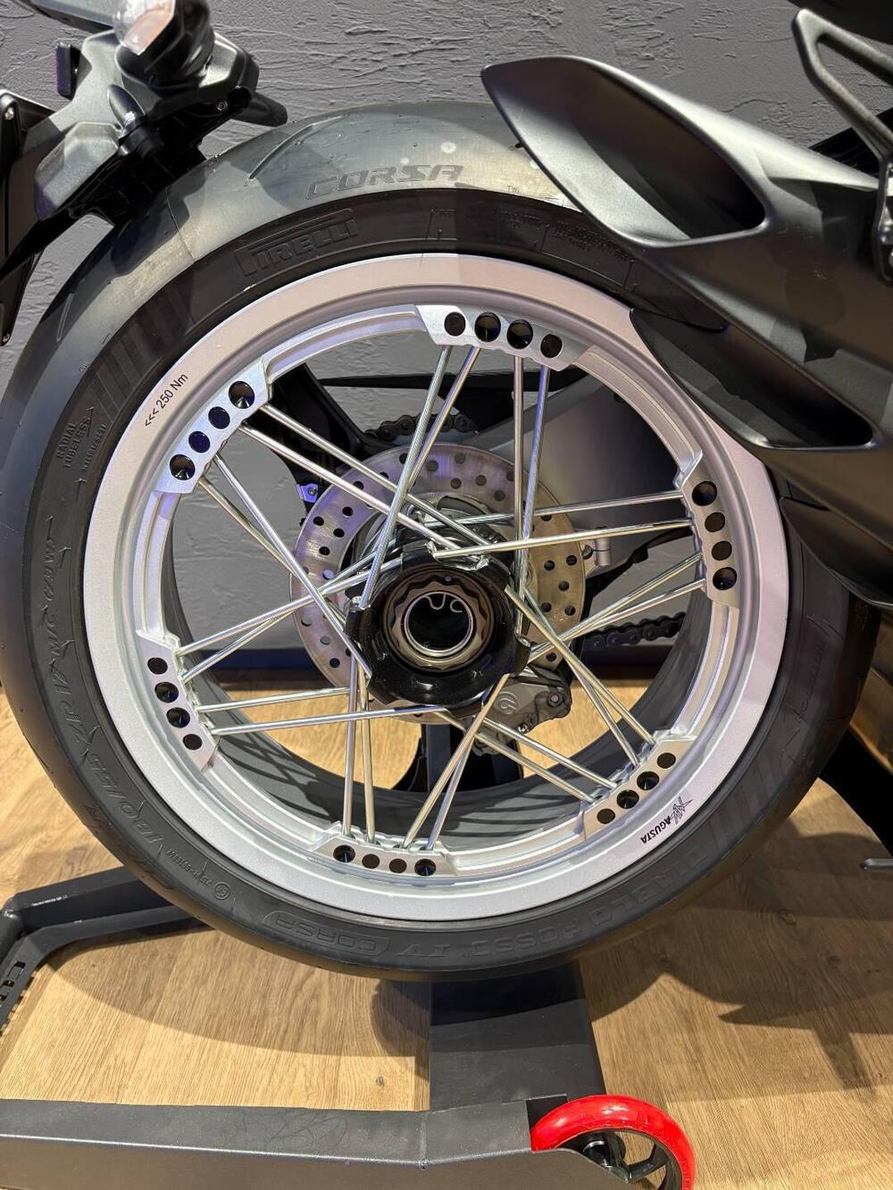 MV Agusta Superveloce 800 98 (2023 - 25) (10)