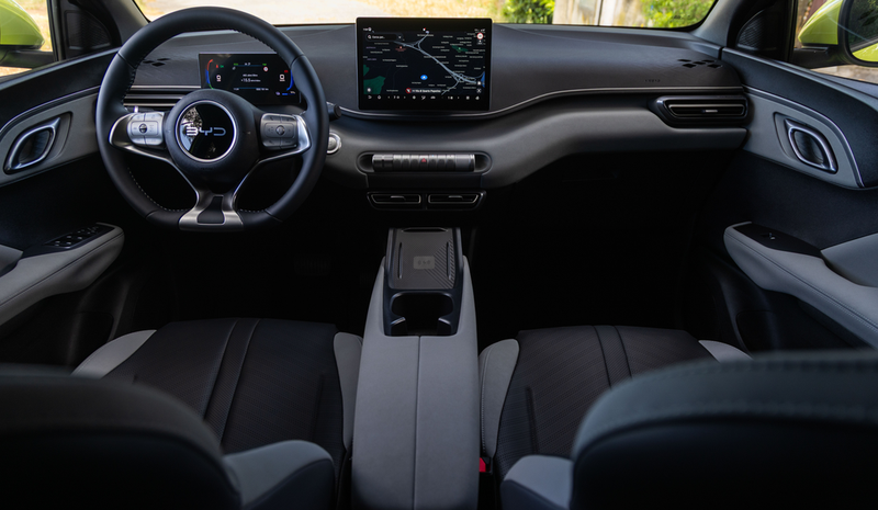 Gli interni della BYD Dolphin Surf