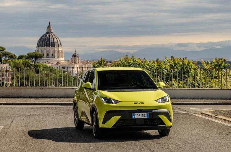 BYD Dolphin Surf: meno di 17K per una full electric. Panda, Spring, R5 e Hyundai Inster hanno un problema