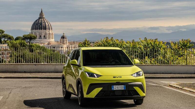BYD Dolphin Surf: meno di 17K per una full electric. Panda, Spring, R5 e Hyundai Inster hanno un problema