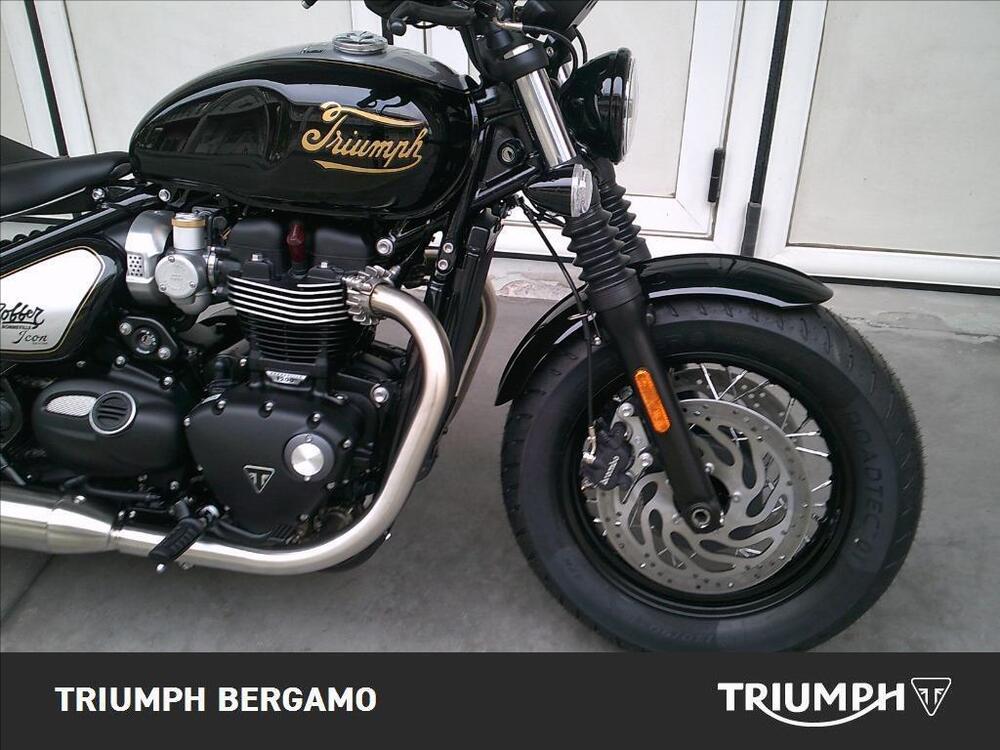 Triumph Bonneville Bobber 1200 Icon Edition (2025) (8)