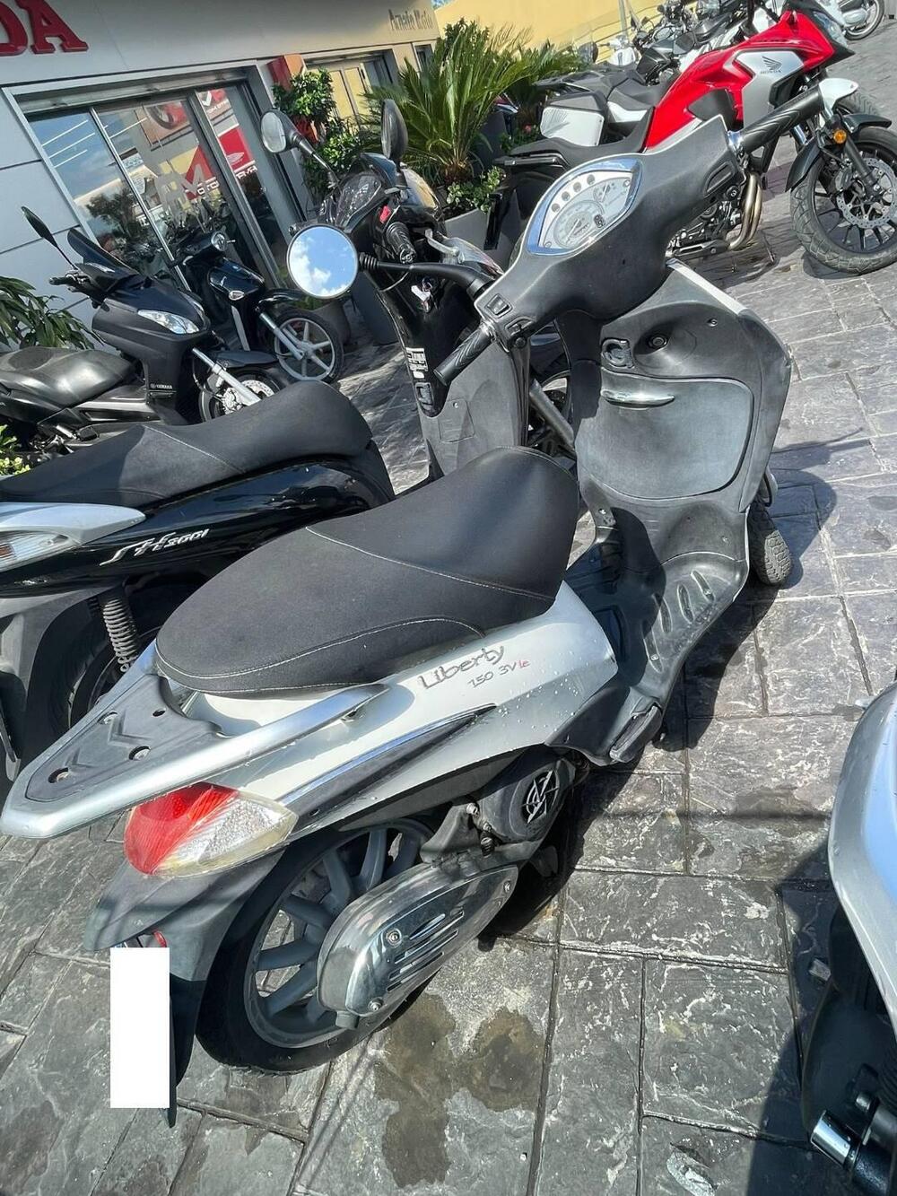 Piaggio Liberty 150 3V Full Optional (2013 - 15) (2)