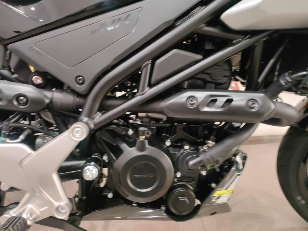 CFMOTO 125NK (2025 - 26) (4)
