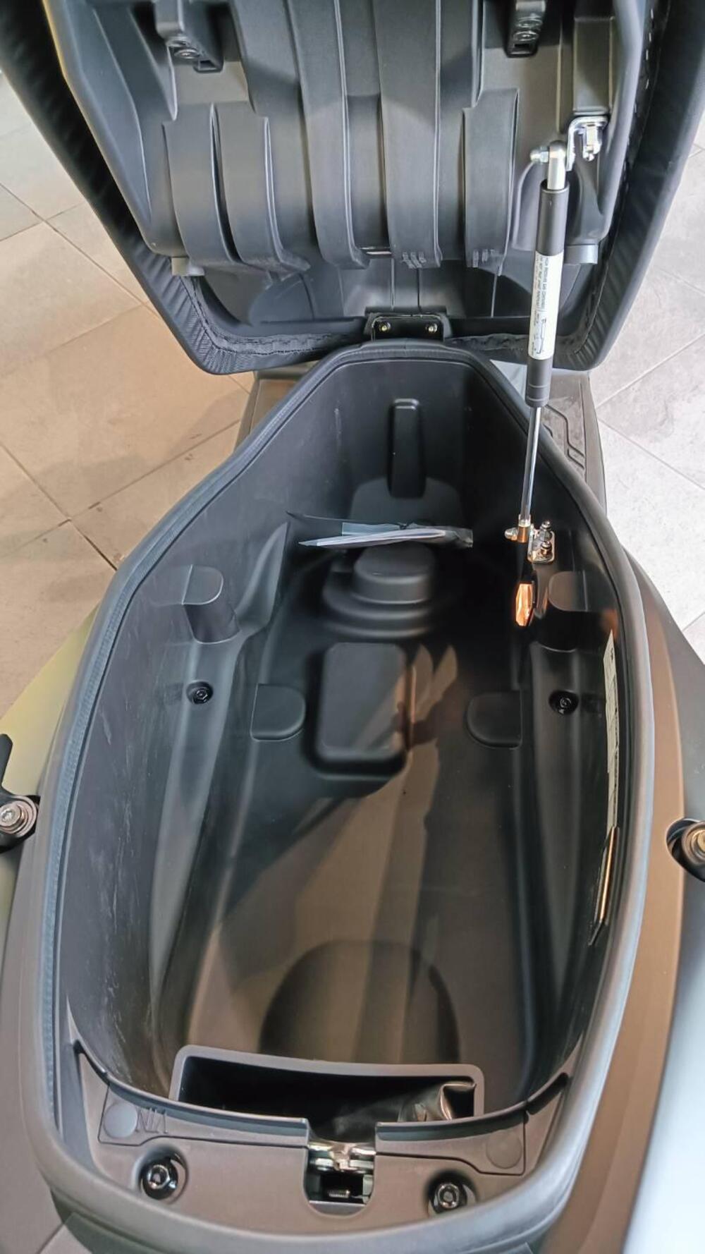 Sym Joymax 300 Z (2025 - 26) (7)