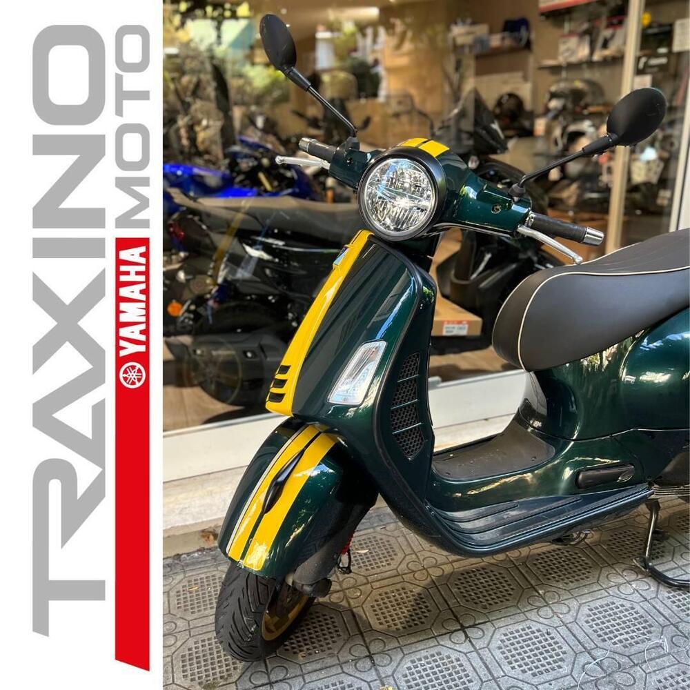 Vespa GTS 300 Super Racing Sixties Hpe (2021 - 22) (2)