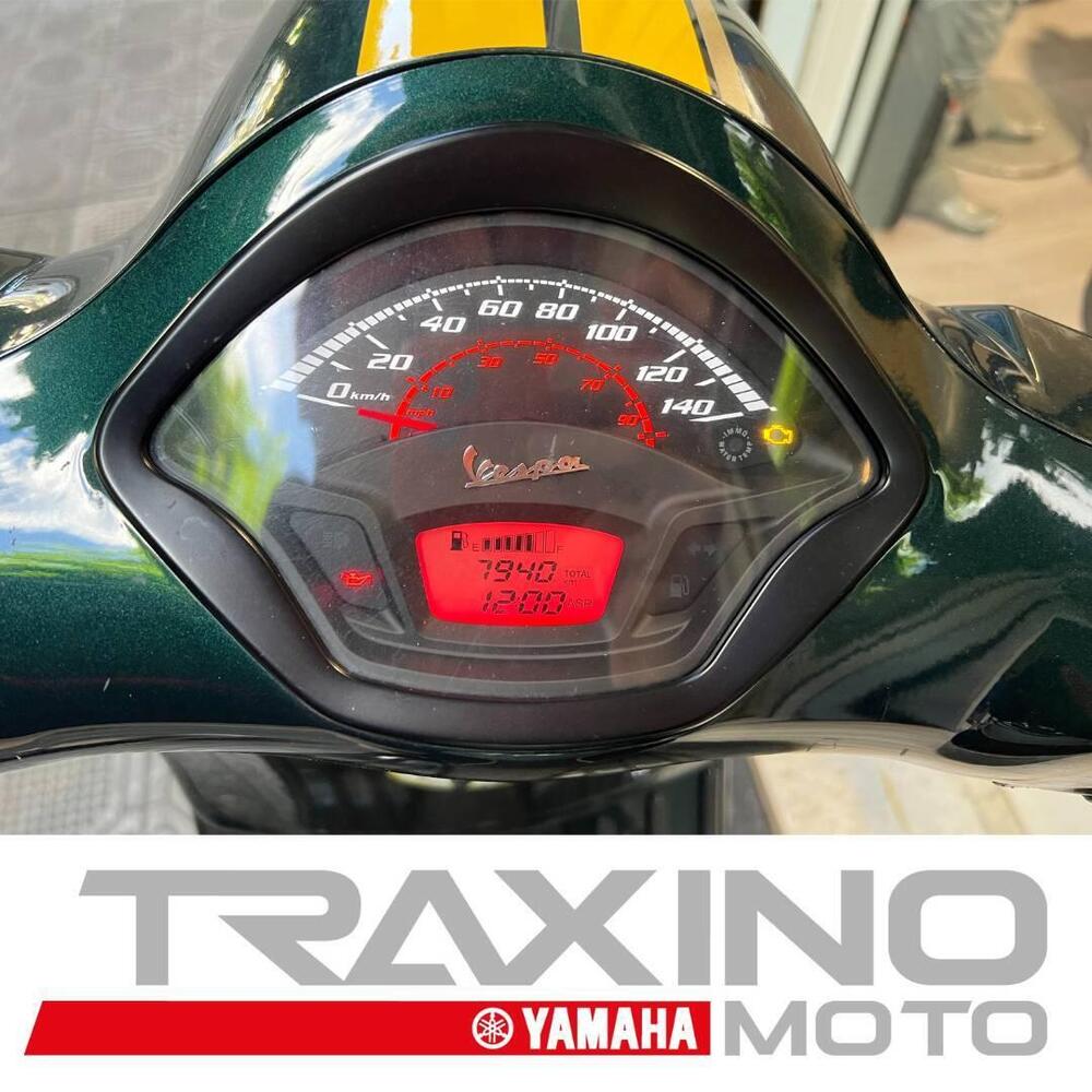 Vespa GTS 300 Super Racing Sixties Hpe (2021 - 22) (4)